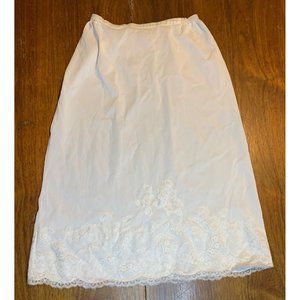Artemis Size 26 Ave/ Smal White Lace 23” Skirt Slip Vintage